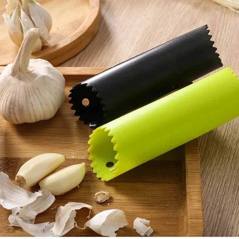 Tubo spelafili per aglio Peeli - Kitchen Gadgets That Are Useful recensione e prezzo